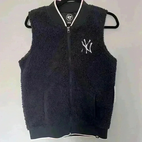 47’ Women’s NY Yankees Sherpa Navy Vest Size M - Picture 1 of 5